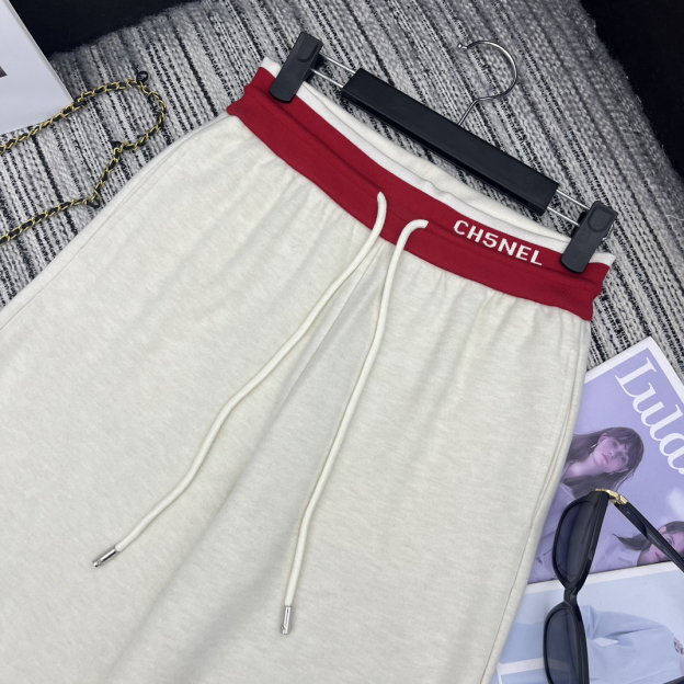 シャネル「Chanel」ダブルC エンブロイダリー パーカ & ハイウエスト ワイドパンツ セット