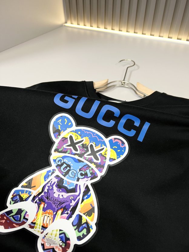 グッチ「Gucci」ユニセックス デジタルプリント ラウンドネック スウェットシャツ