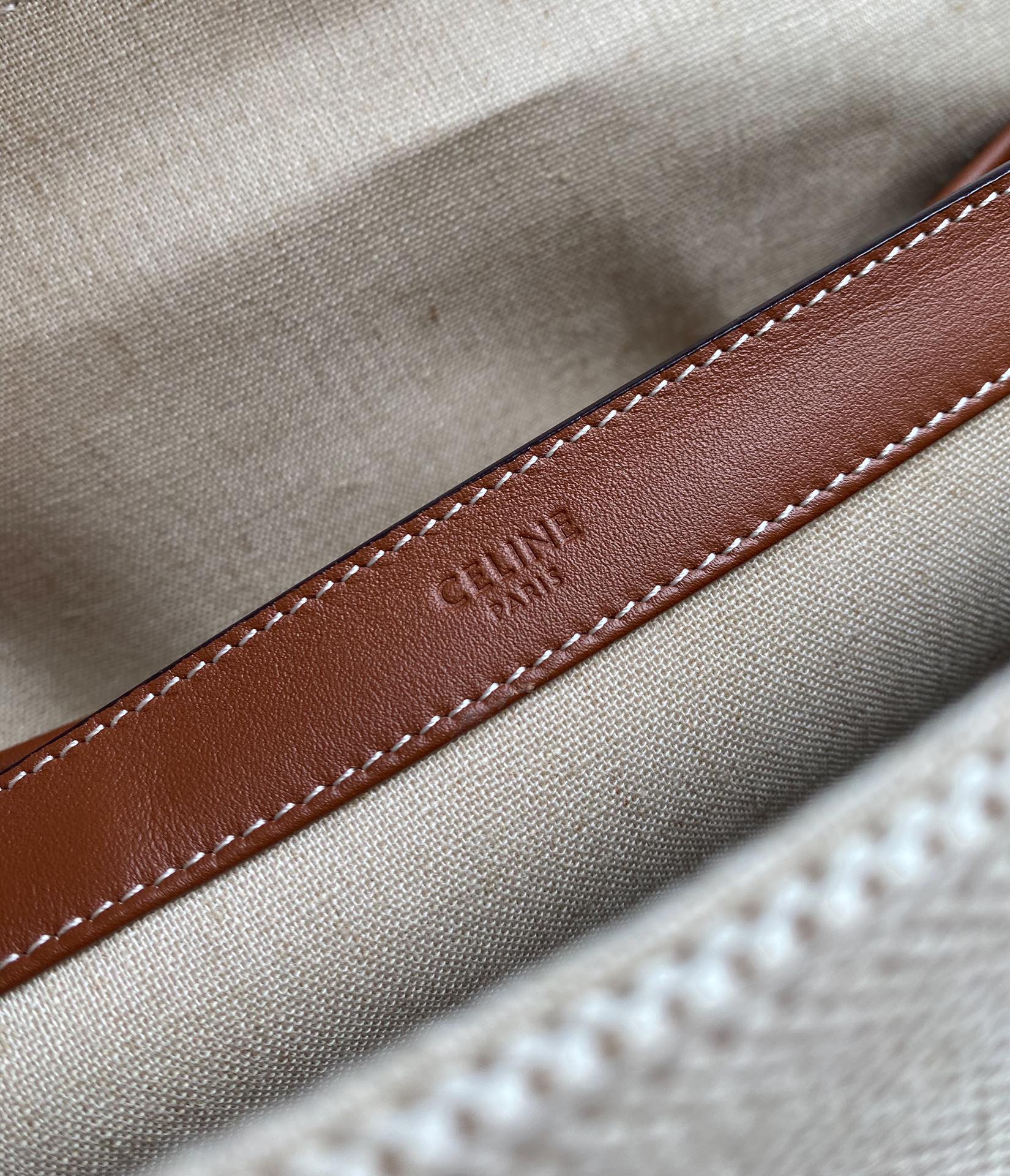 セリーヌ「Celine」SOFT 16 レザー ショルダーバッグ