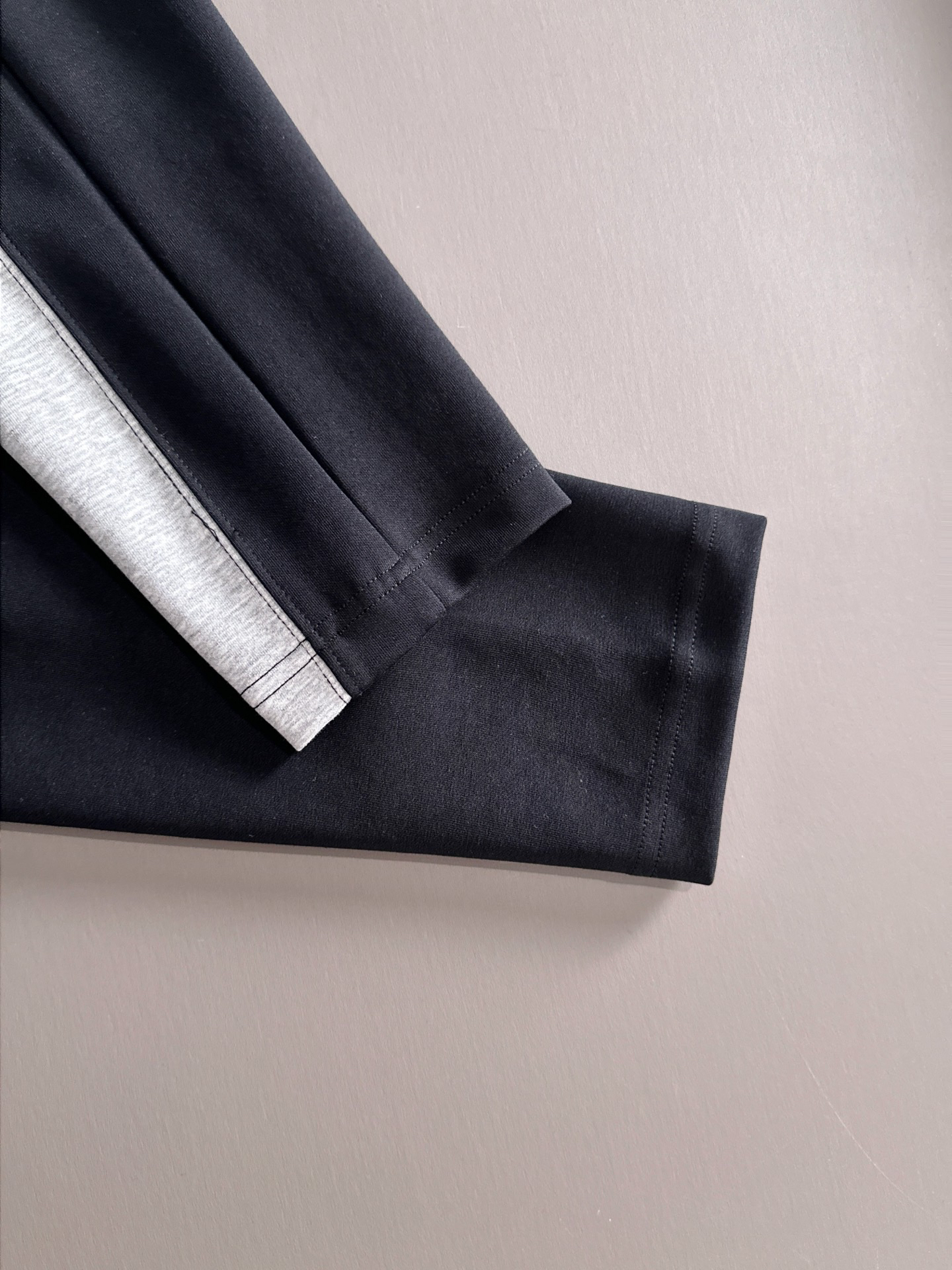 グッチ「Gucci」ロゴデザイン ハイネック ジップアップ スウェットシャツ