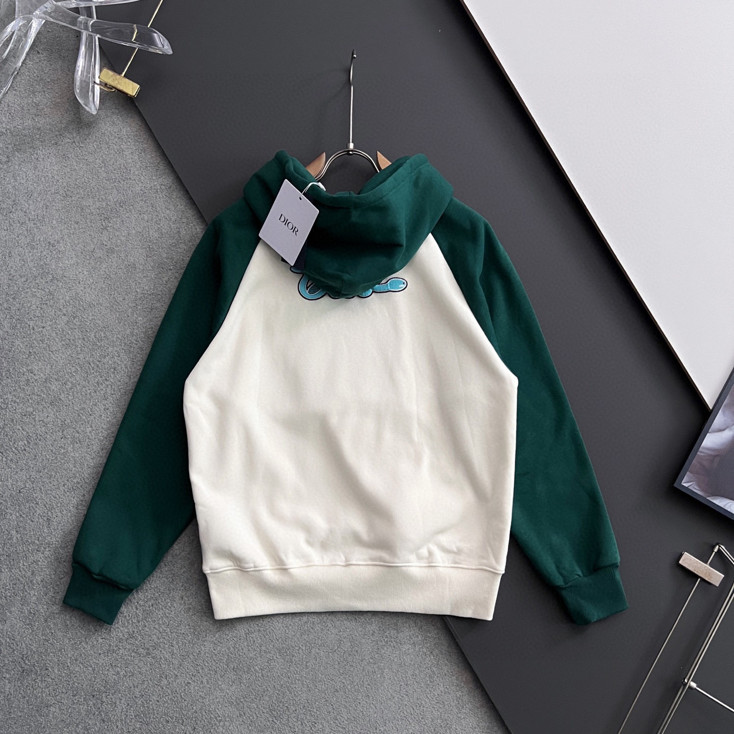 ディオール「Dior」 ヘビーウェイト フード付きスウェットシャツ