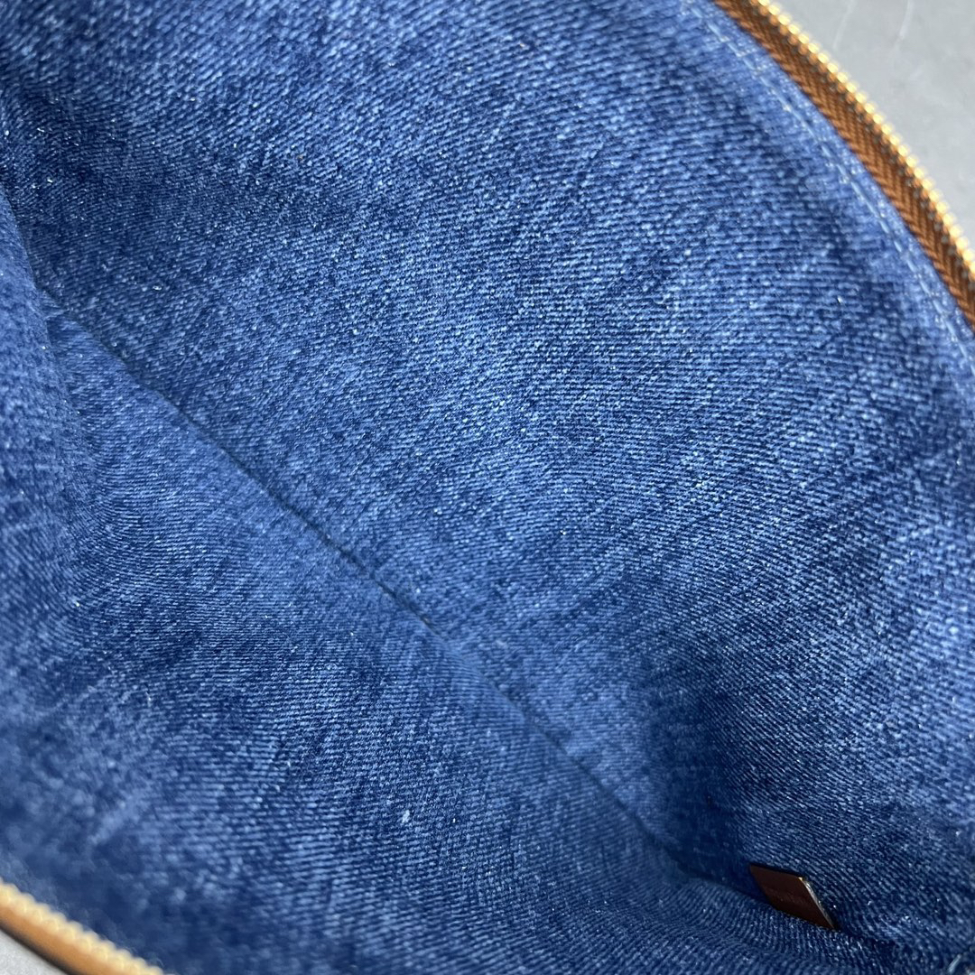 セリーヌ「Celine」CLASSIC FLAP レザー クラッチバッグ