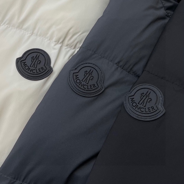 モンクレール「Moncler」パッチワーク フード付きダウンジャケット