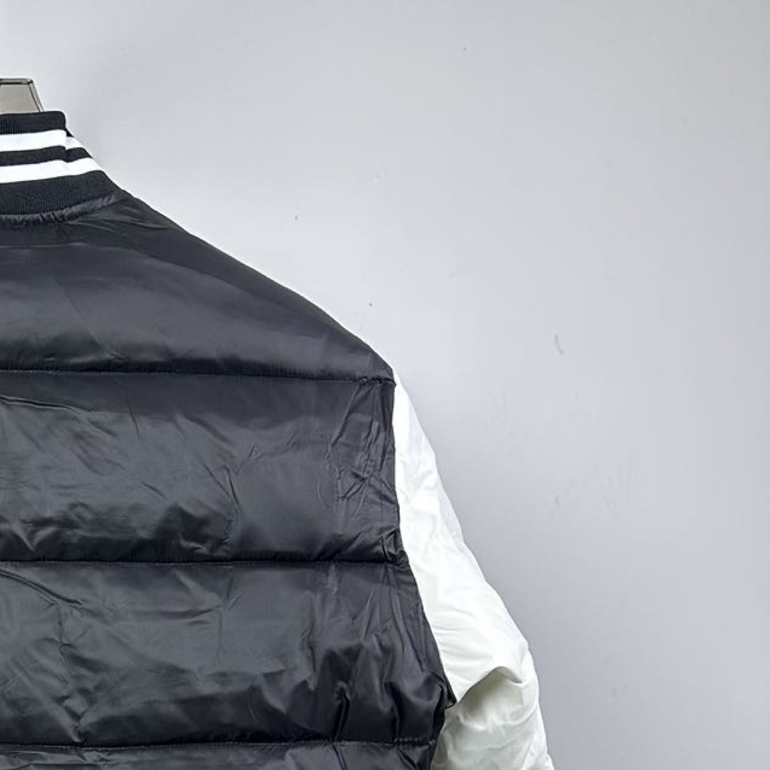 モンクレール「Moncler」ビースタン ダウン ブルゾン