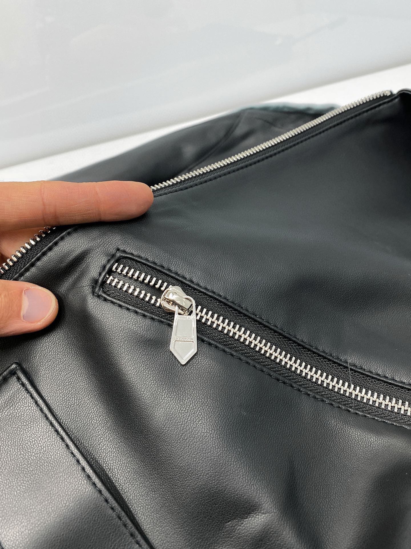 エルメス「Hermès」レザー&ファブリック パネル ジップ ジャケット