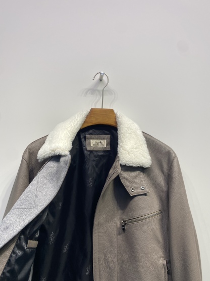 エルメス「Hermès」2025 オートン/ウィンター レザー ジャケット イン エトウープ