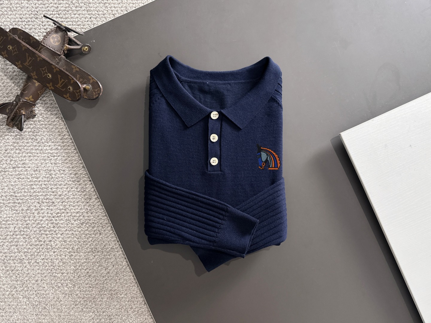 エルメス「Hermès」エンブロイダリー ロゴ ニット セーター