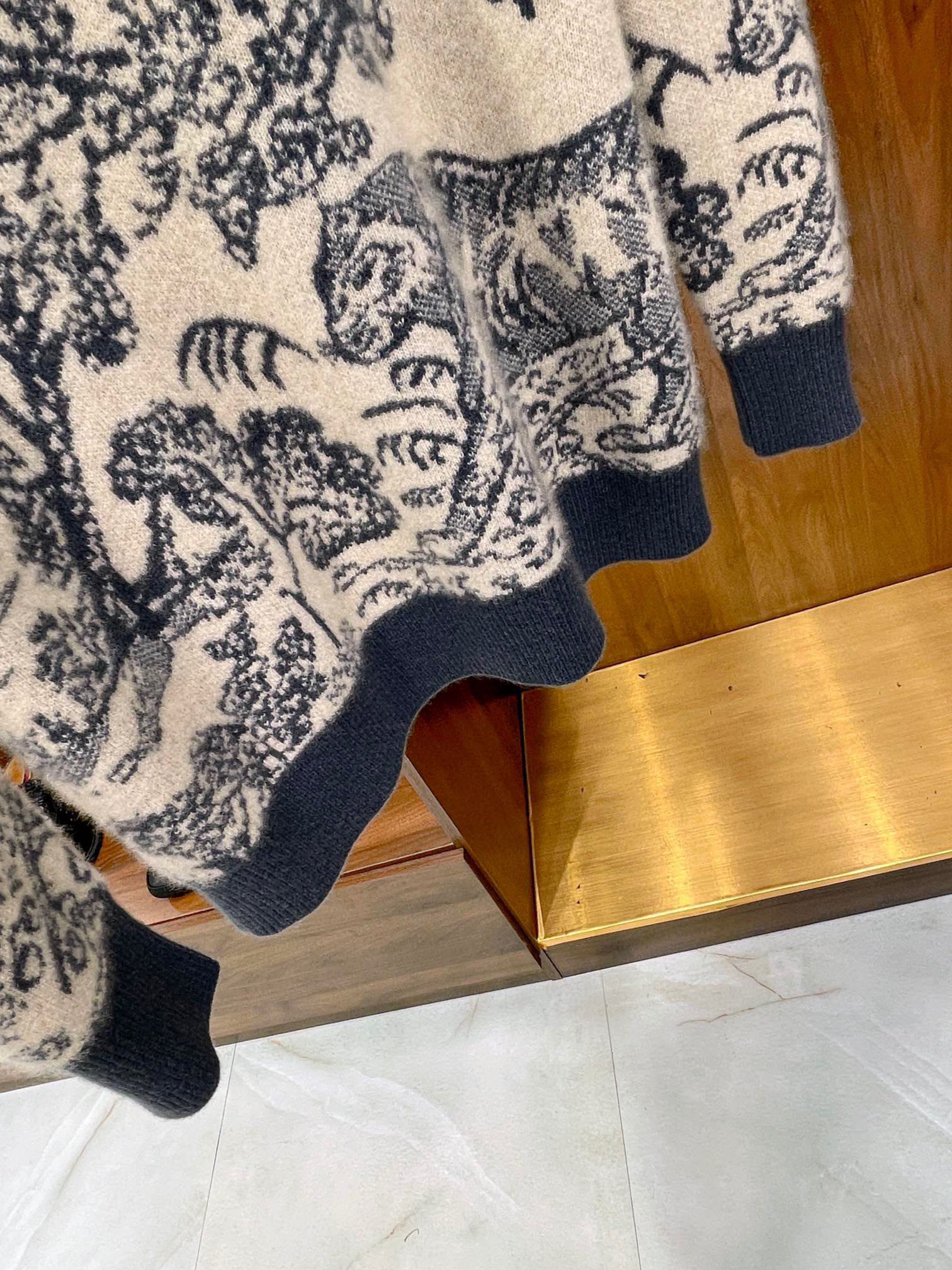 エルメス「Hermès」フォレスト アニマル ジャカード カシミア セーター