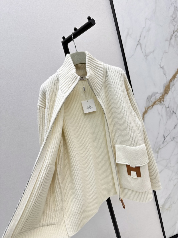エルメス「Hermès」2025 オートン/ウィンター Hモチーフ ポケット カーディガン