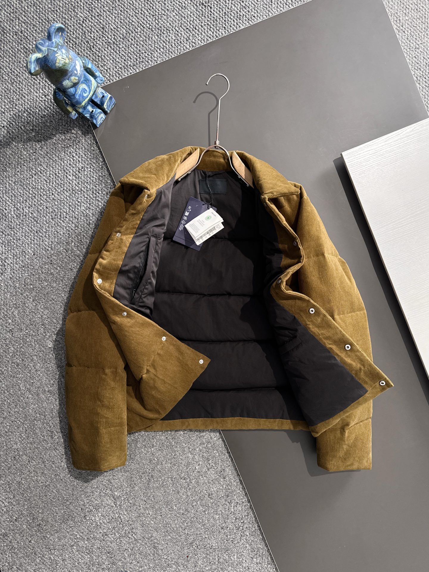 プラダ「Prada」コーデュロイ ダウン ジャケット