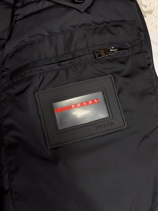 プラダ「Prada」ナイロン ダウン ジャケット