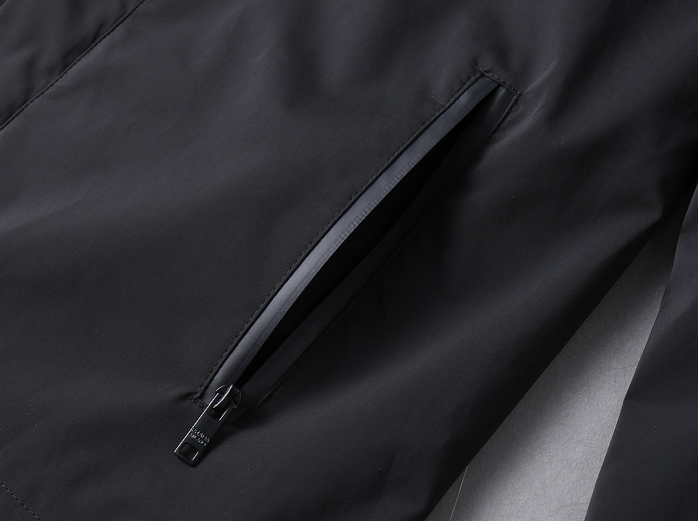 プラダ「Prada」テクニカル ジャケット