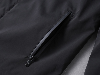 プラダ「Prada」テクニカル ジャケット