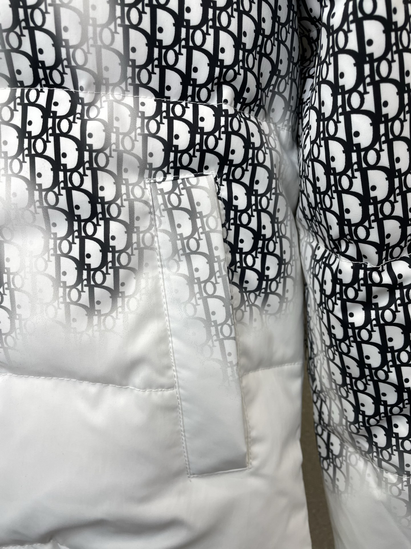 ディオール「Dior」スタンドカラー ジャカード キルト ダウン ジャケット