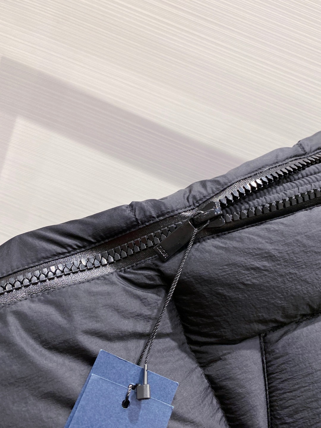 ディオール「Dior」モダン シルエット ダウンジャケット