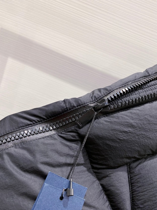 ディオール「Dior」モダン シルエット ダウンジャケット