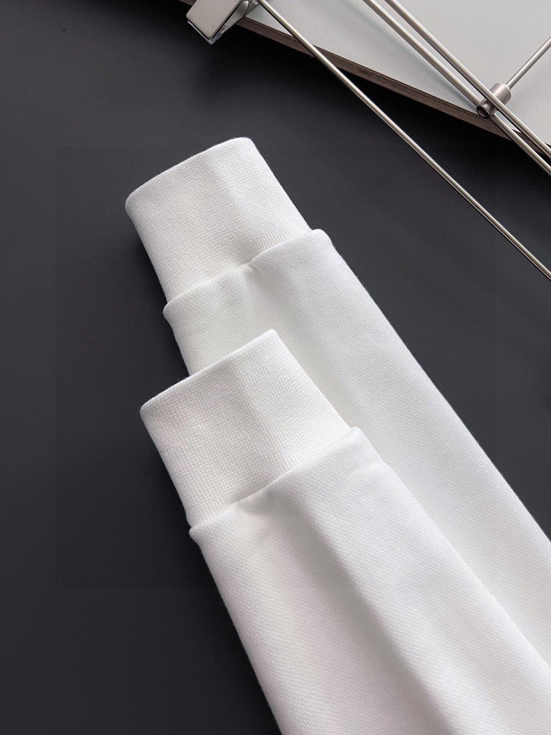 ディオール「Dior」エッセンシャルス ウェア フードなしスウェットシャツ