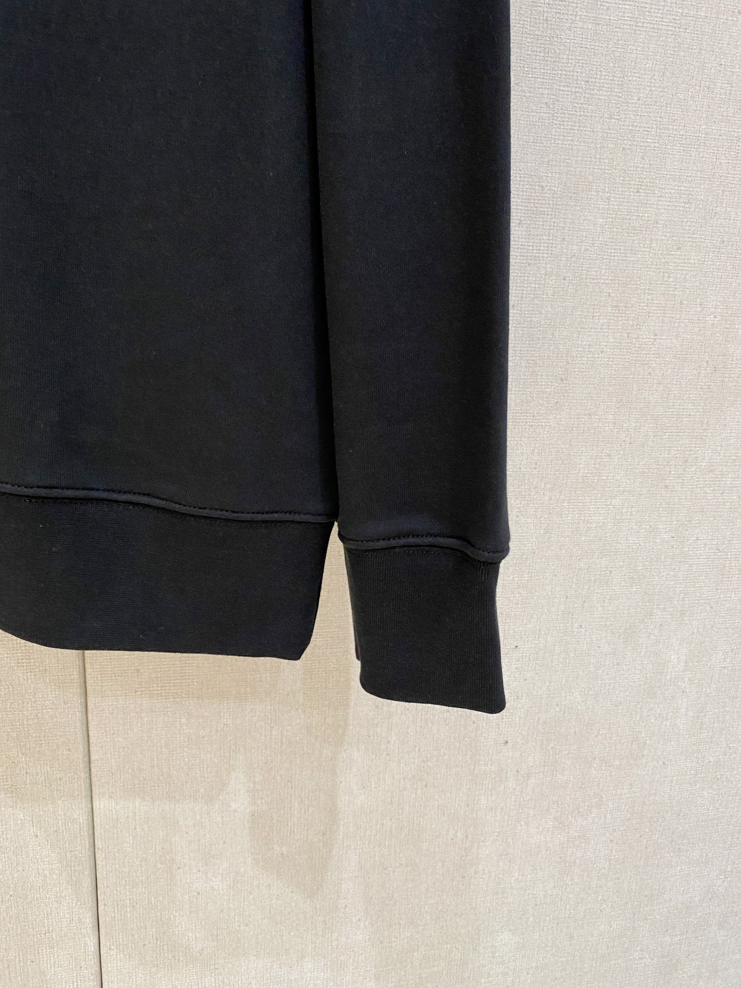 ディオール「Dior」エッセンシャル クルーネック スウェットシャツ