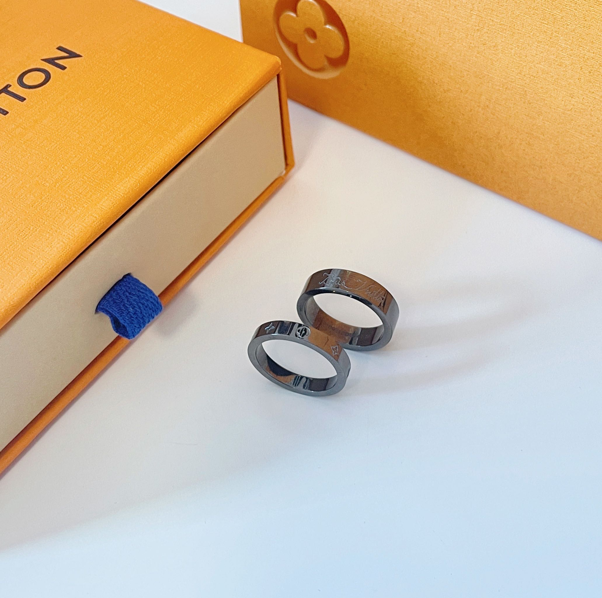 ルイ・ヴィトン「Louis Vuitton」Volt Upside Down リング