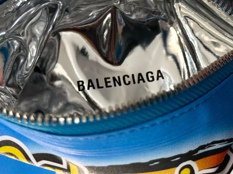 バレンシアガ「Balenciaga」CHIPS スマホポーチ