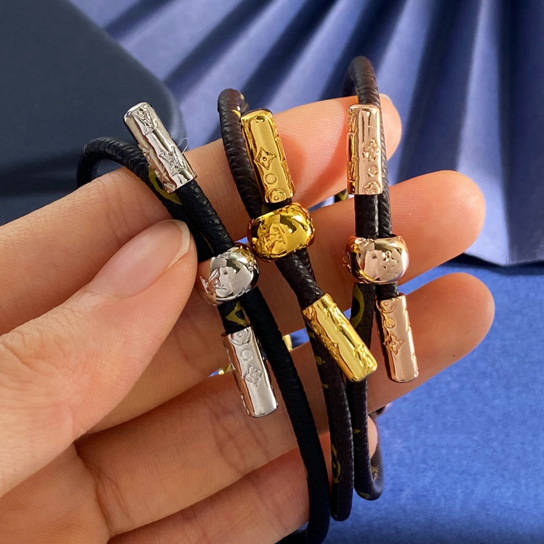 ルイ・ヴィトン「Louis Vuitton」Iconic レザーブレスレット