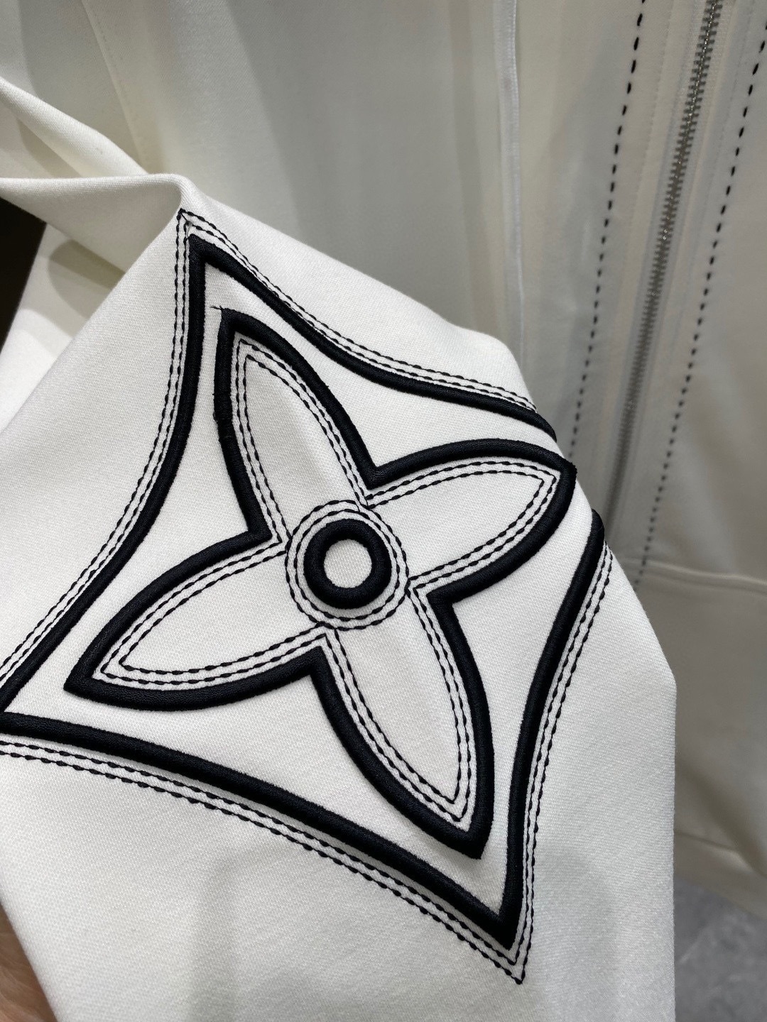 ルイ・ヴィトン「Louis Vuitton」2025 秋冬コレクション トレーナーセットアップ 