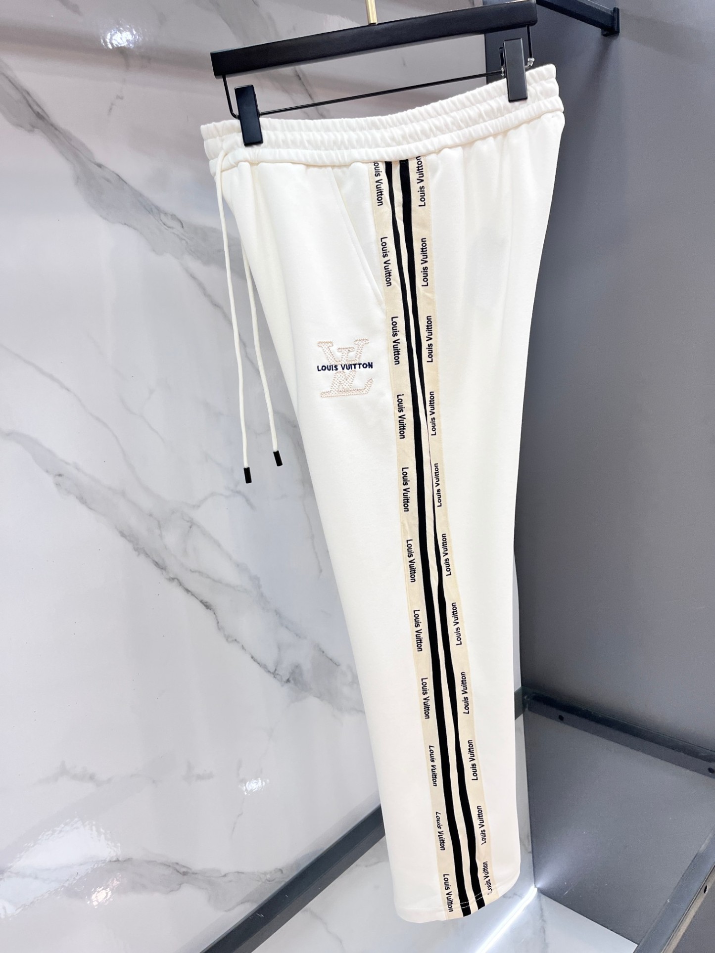 ルイ・ヴィトン「Louis Vuitton」フライトモード テクニカル スポーツウェア セットアップ