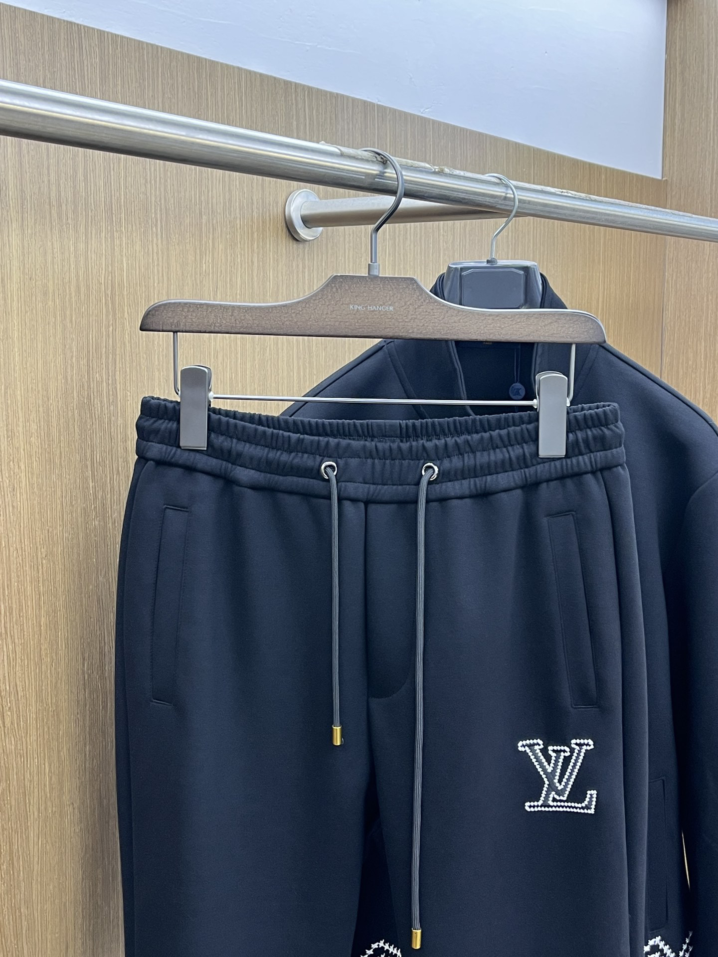 ルイ・ヴィトン「Louis Vuitton」2025秋冬 メンズ スポーツウェア セットアップ