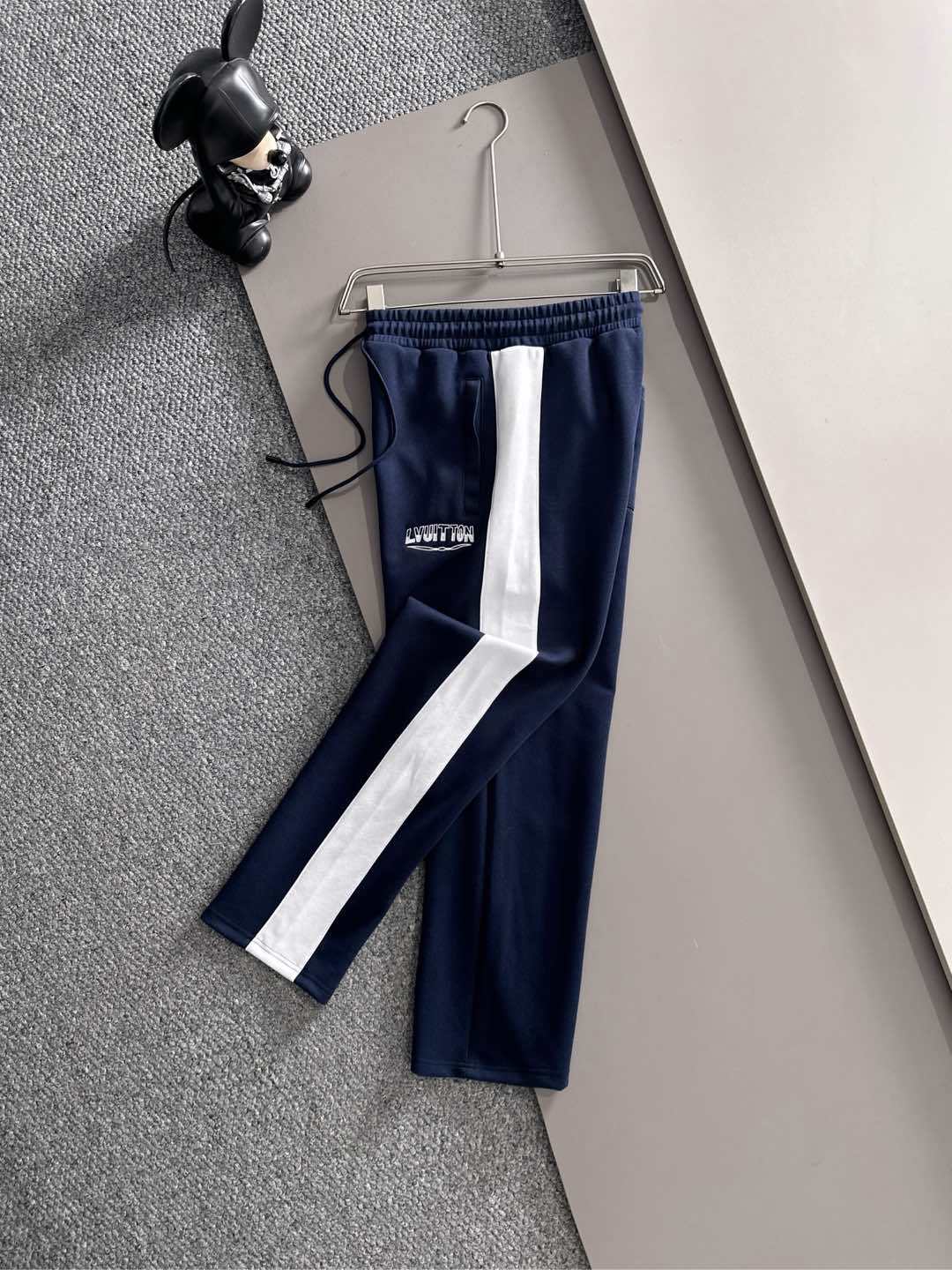 ルイ・ヴィトン「Louis Vuitton」2025秋冬 メンズ スポーツウェア セットアップ