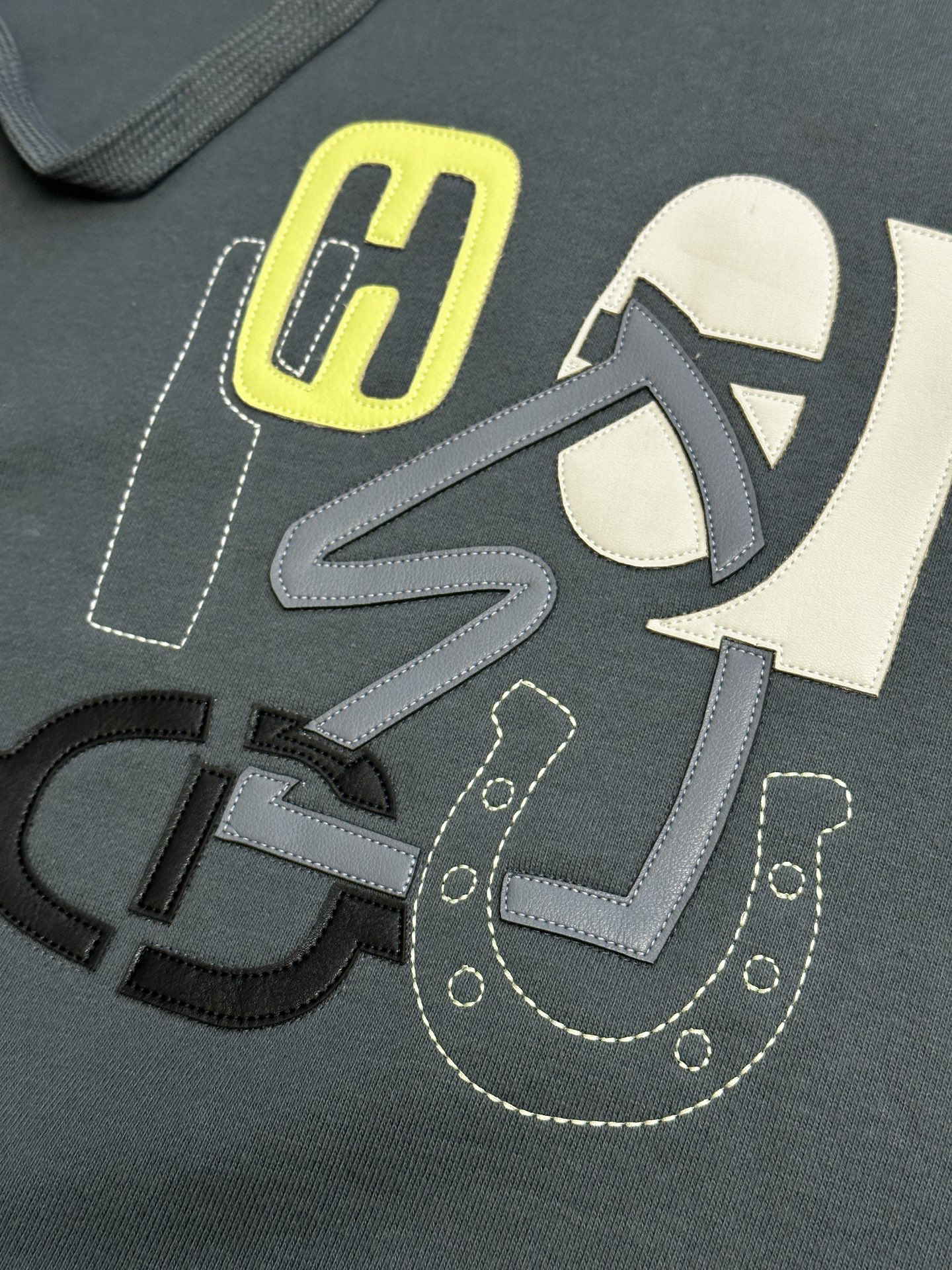 エルメス「Hermès」パリ アプリケレザーパーカ フーデッドスウェットシャツ