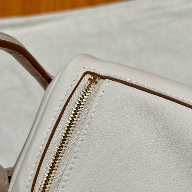 エルメス「Hermès」ミニ リンディ ショルダーバッグ 