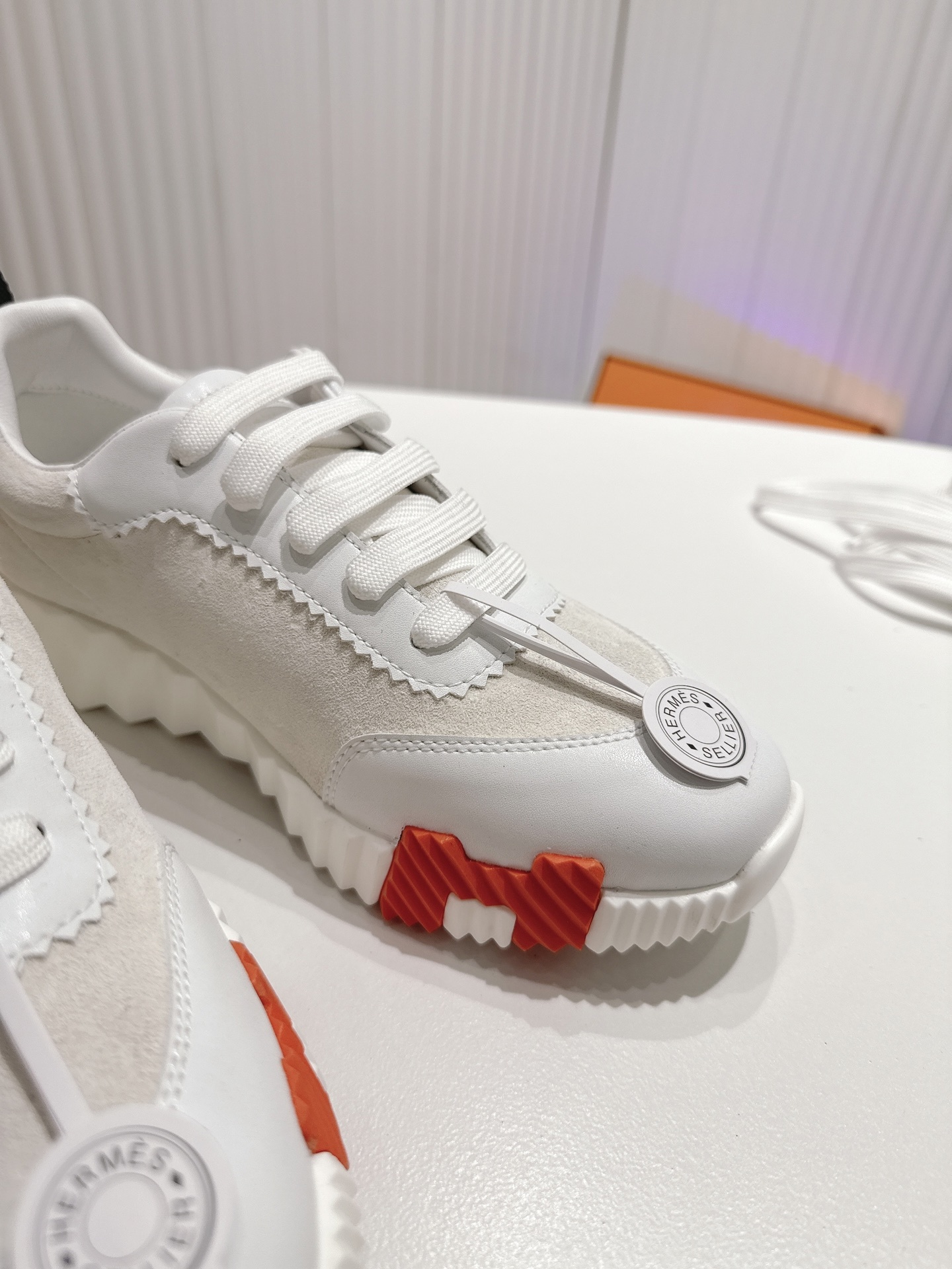 エルメス［Hermès］【カップルに大人気】 おしゃれなペアスニーカー 男女兼用