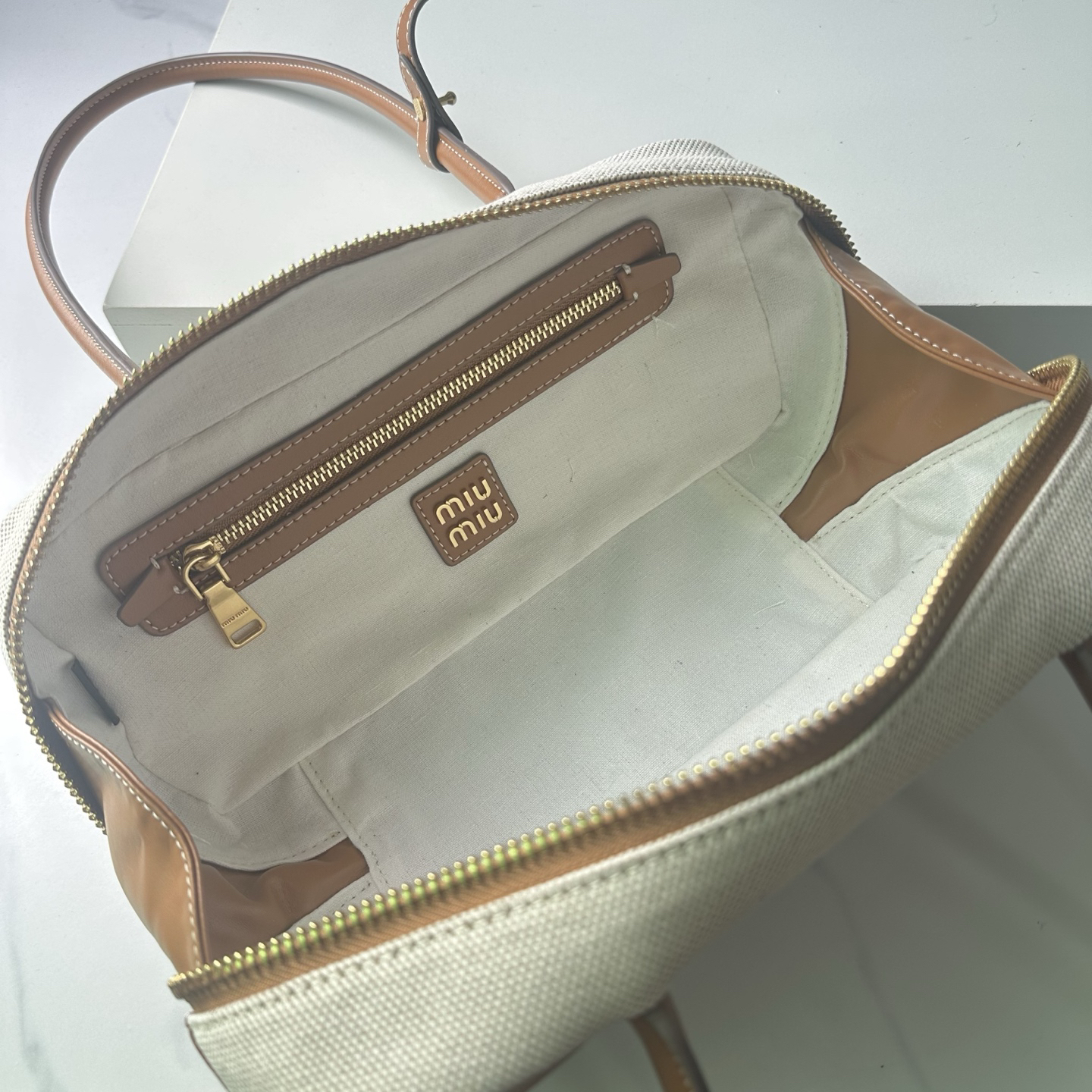 ミュウミュウ「Miu Miu」ポーリング シリーズ カンバス トートバッグ