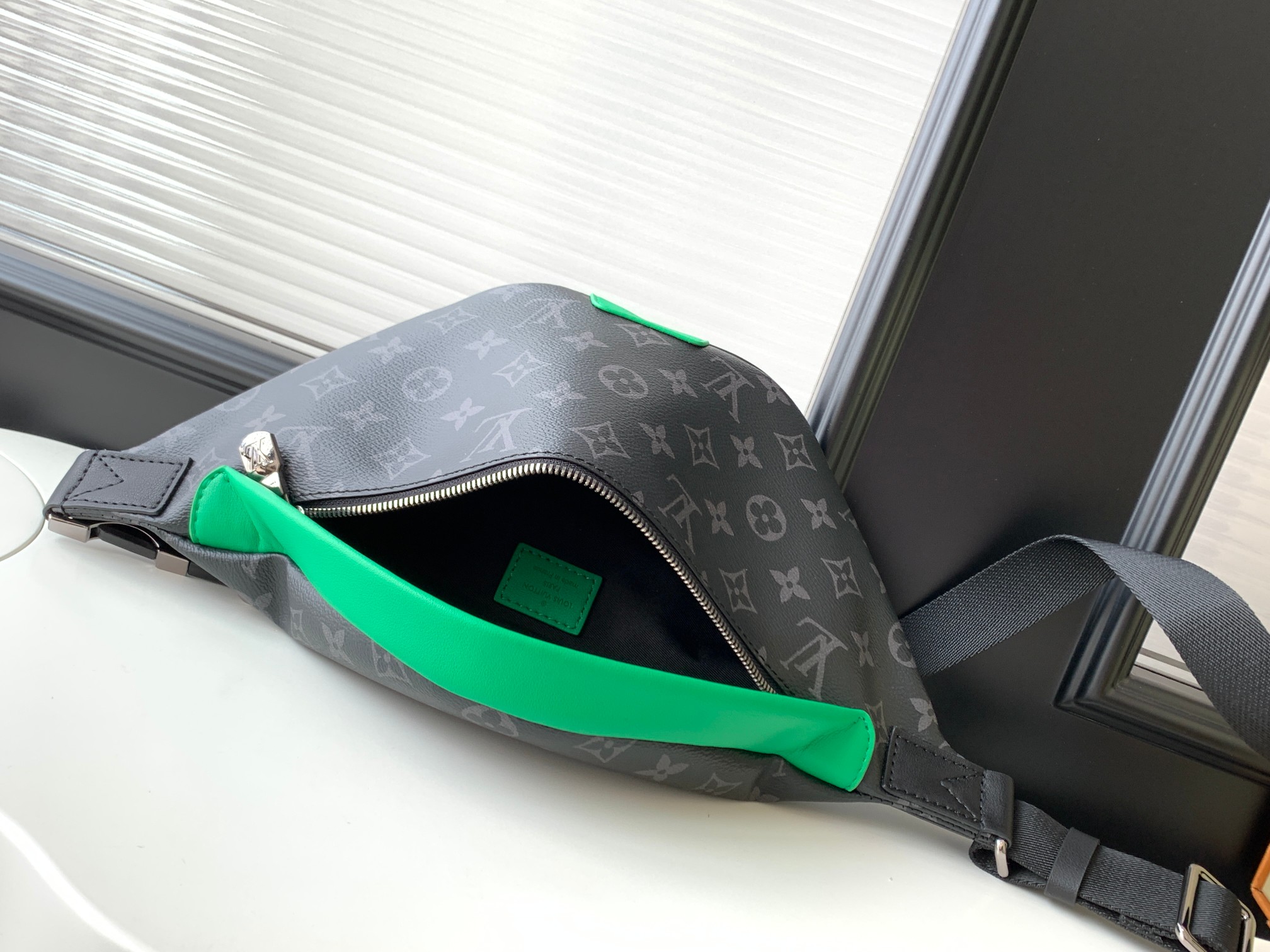 ルイ・ヴィトン「Louis Vuitton」 Discovery ウェストバッグ