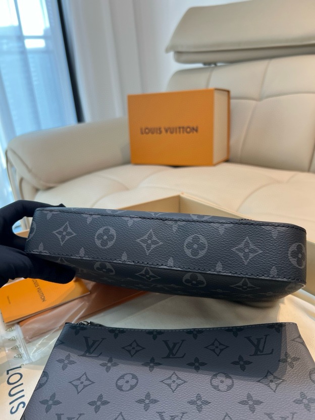 ルイ・ヴィトン「Louis Vuitton」Monogram Eclipse Reverse Trio メッセンジャーバッグ