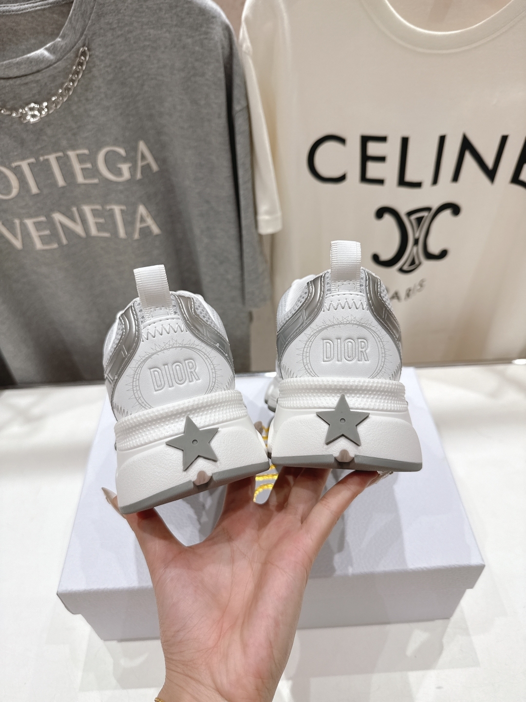ディオール「Dior」Vibe  SS25 新作 ランウェイ アイコンスニーカー