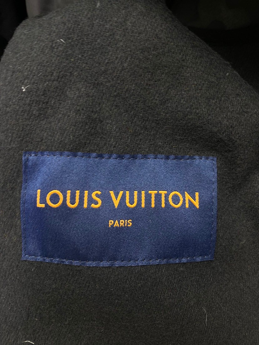 ルイ・ヴィトン「Louis Vuitton」ドゥ-マイユ エンボス加工 ダウンジャケット