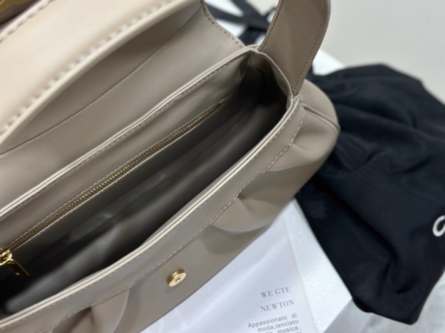 セリーヌ「Celine」Triomphe バゲットバッグ