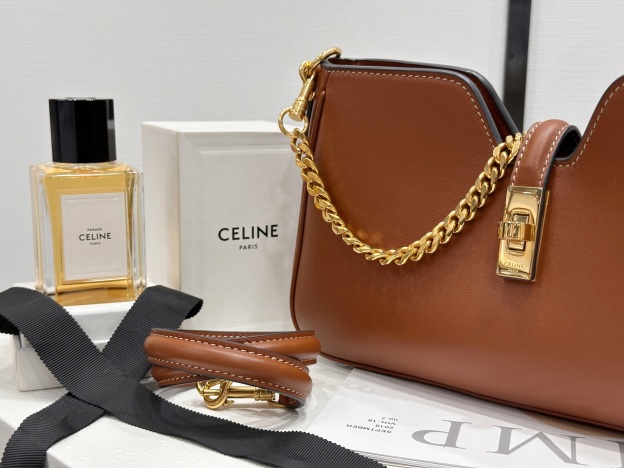 セリーヌ「Celine」CAMILLE 16 SOFT ショルダーバッグ