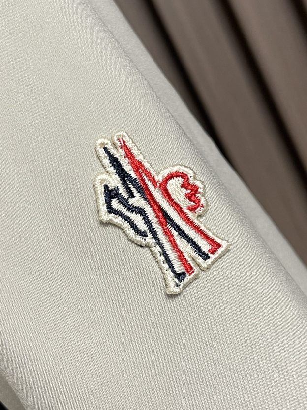 モンクレール「Moncler」Grenoble ショート ダウンジャケット