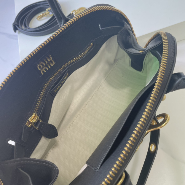 ミュウミュウ「Miu Miu」Matelassé Bowling Tote Bag