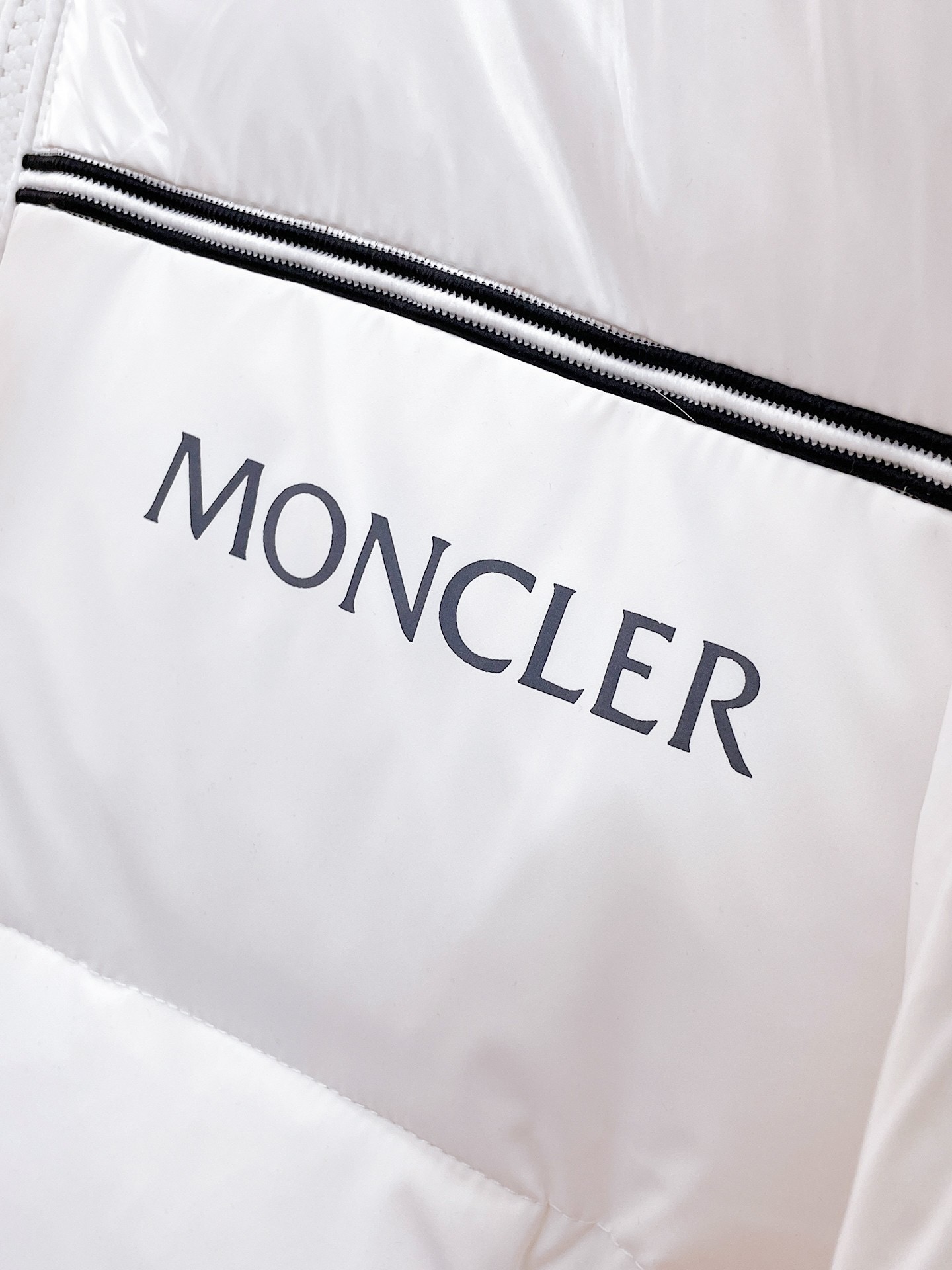 モンクレール「Moncler」2025秋冬新作 ダウンジャケット