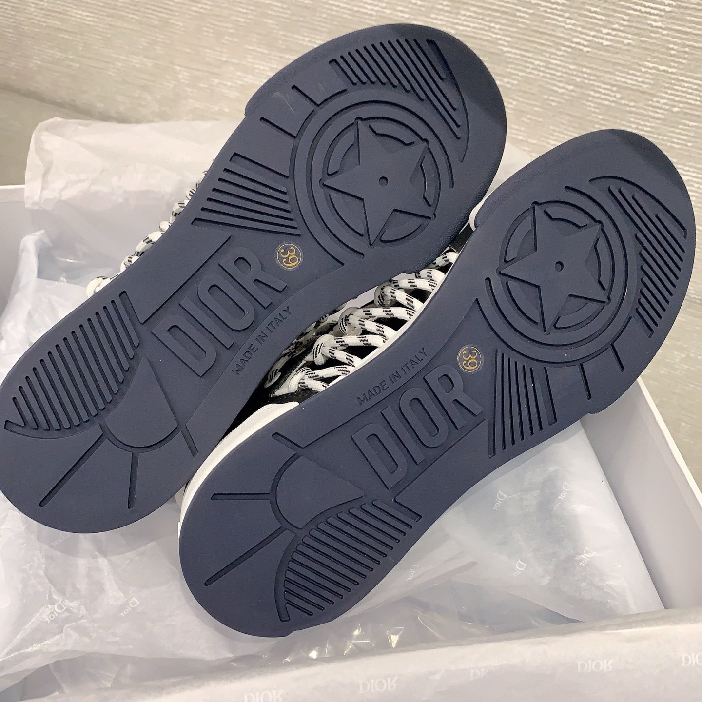 ディオール「Dior」2025 新作 ランウェイ スニーカー