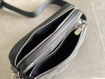 ルイ・ヴィトン「Louis Vuitton」新作 Trio メッセンジャーバッグ