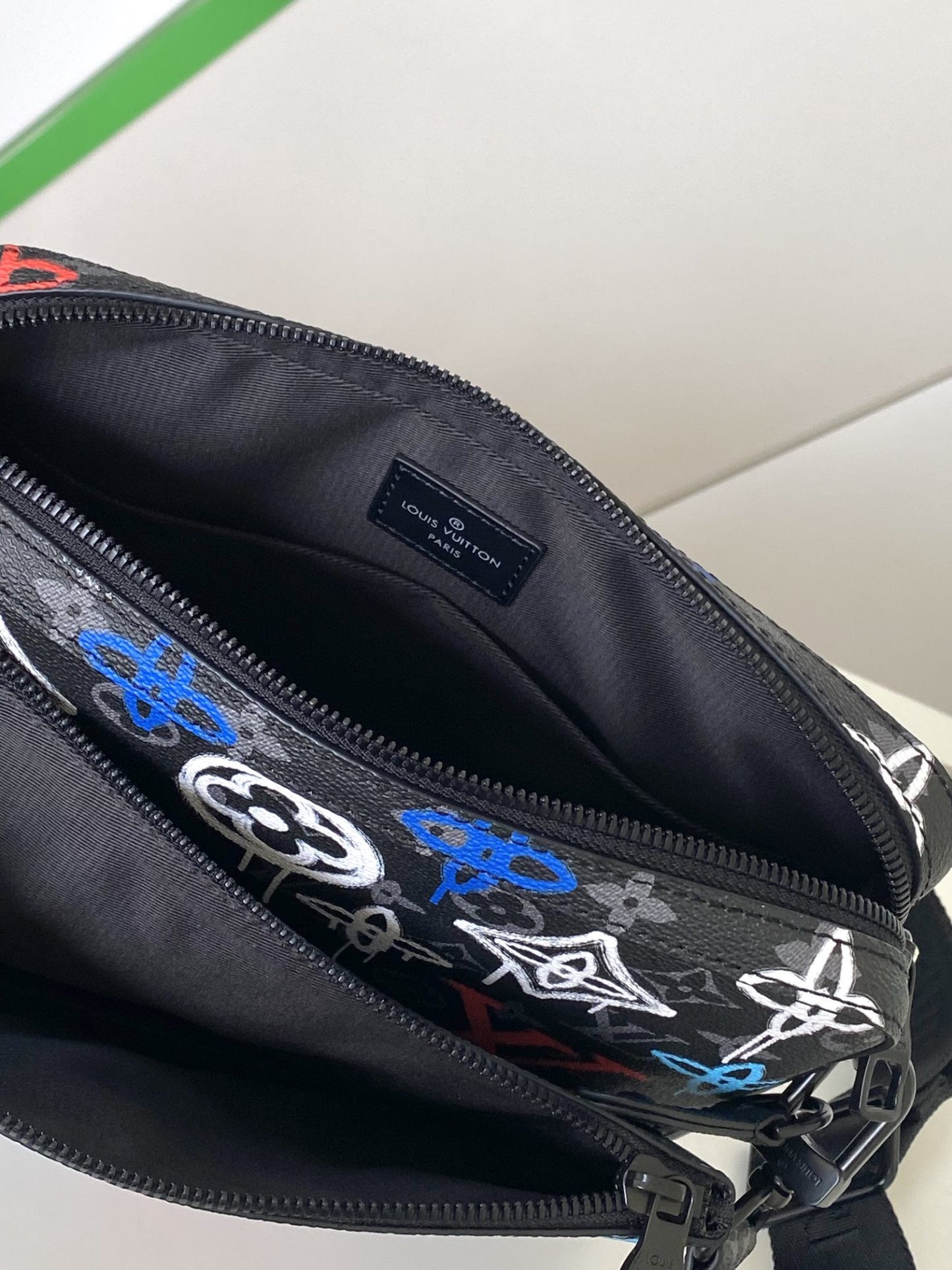 ルイ・ヴィトン「Louis Vuitton」新作 Trio メッセンジャーバッグ