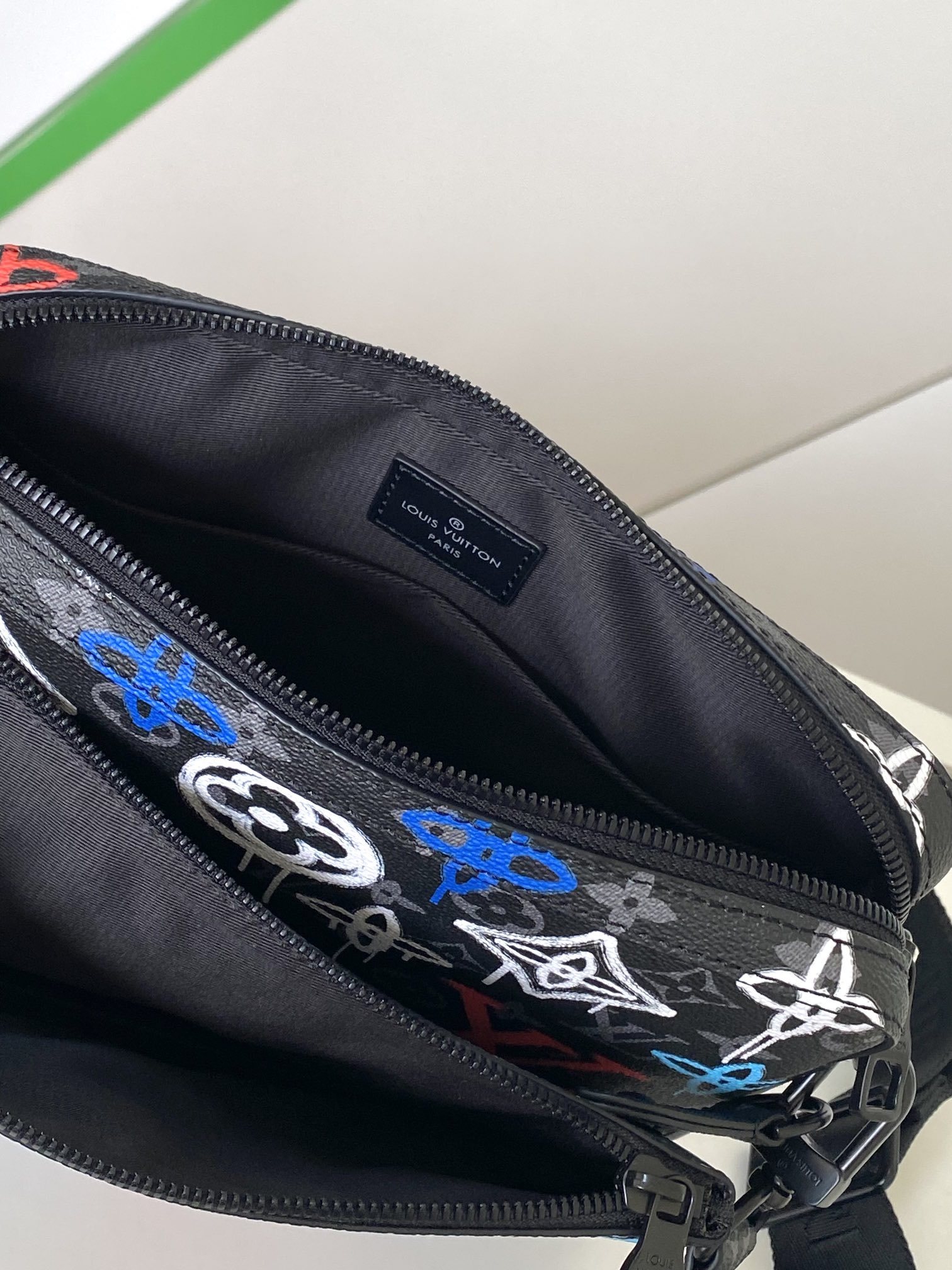 ルイ・ヴィトン「Louis Vuitton」新作 Trio メッセンジャーバッグ