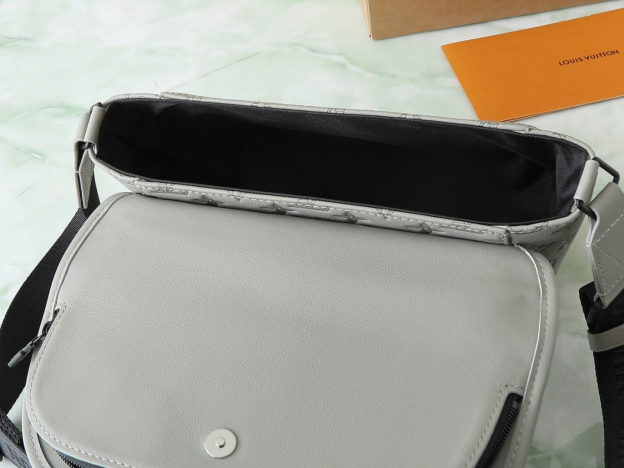 ルイ・ヴィトン「Louis Vuitton」スタイリッシュ メッセンジャーバッグ