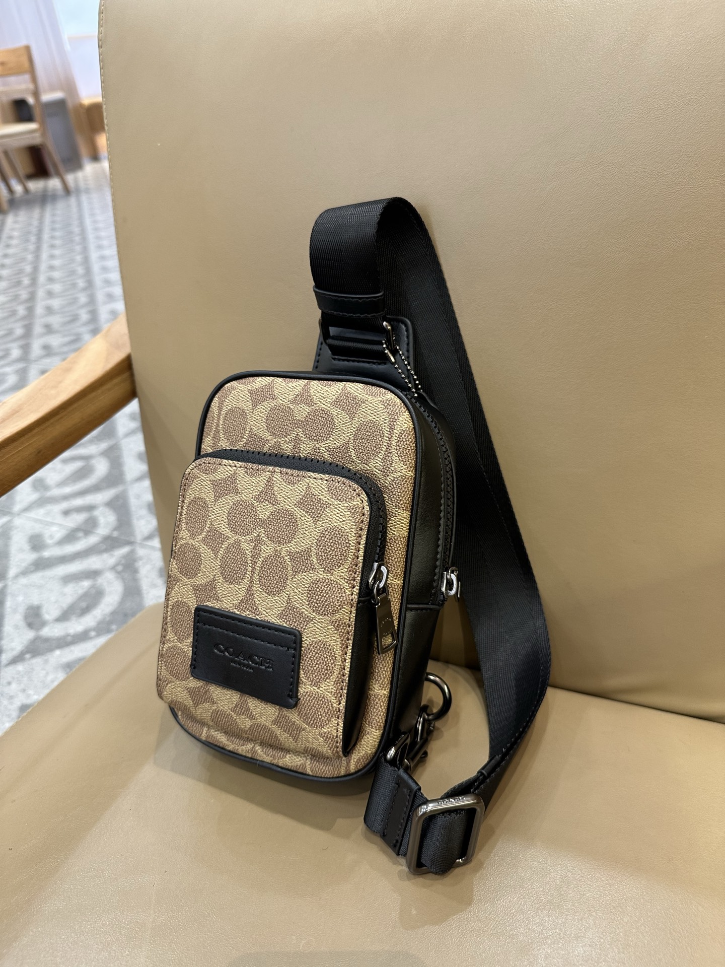 コーチ「Coach」WEST レザー メンズ クロスボディバッグ