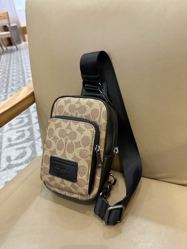 コーチ「Coach」WEST レザー メンズ クロスボディバッグ