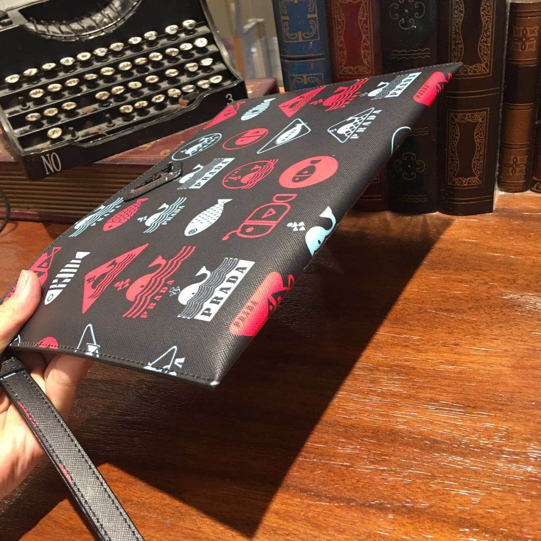 プラダ「Prada」2025春夏 リミテッドコレクション レザーポシェット ハンドバッグ